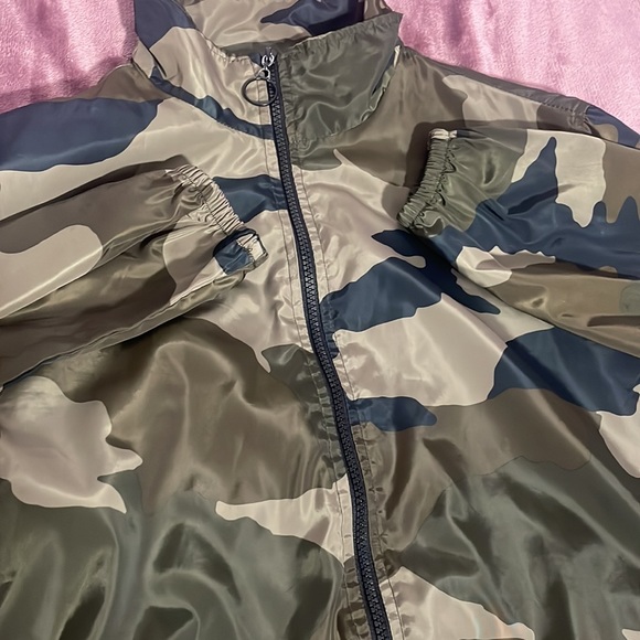 selling this zip up jacket! - Picture 2 of 2